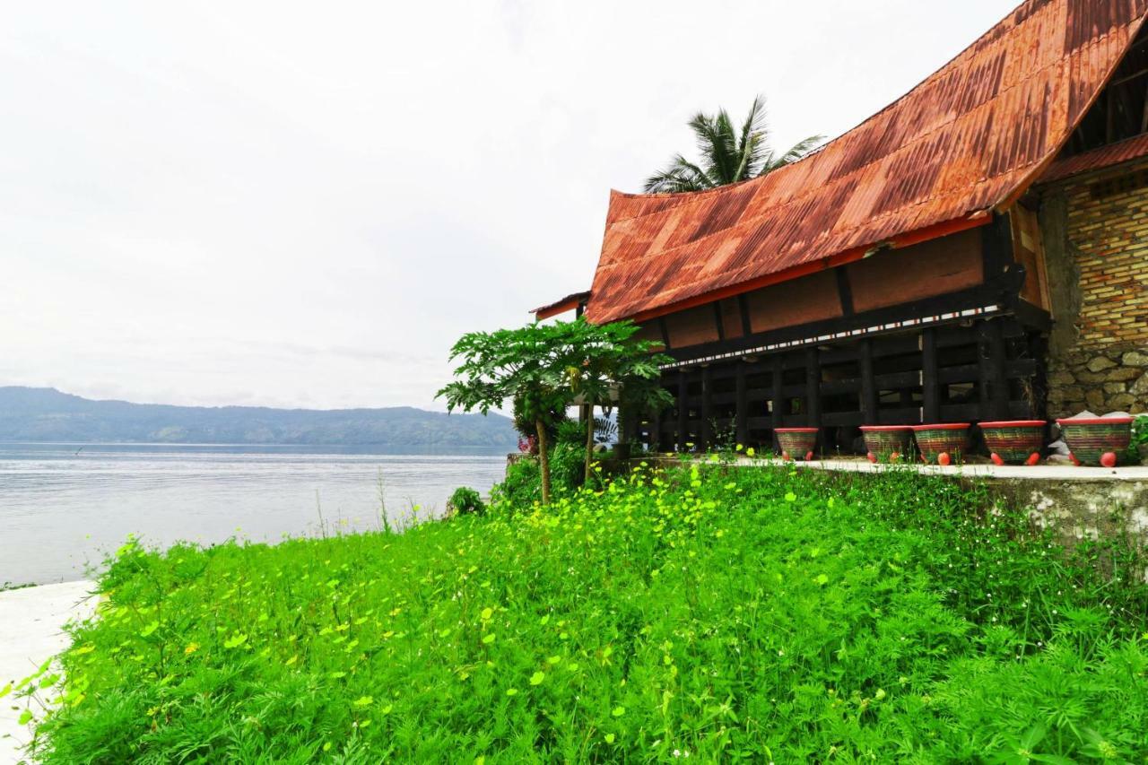 Hotel Sumber Pulo Mas Ambarita Kültér fotó